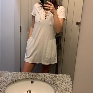 White cotton H&M T-shirt dress with lace-up